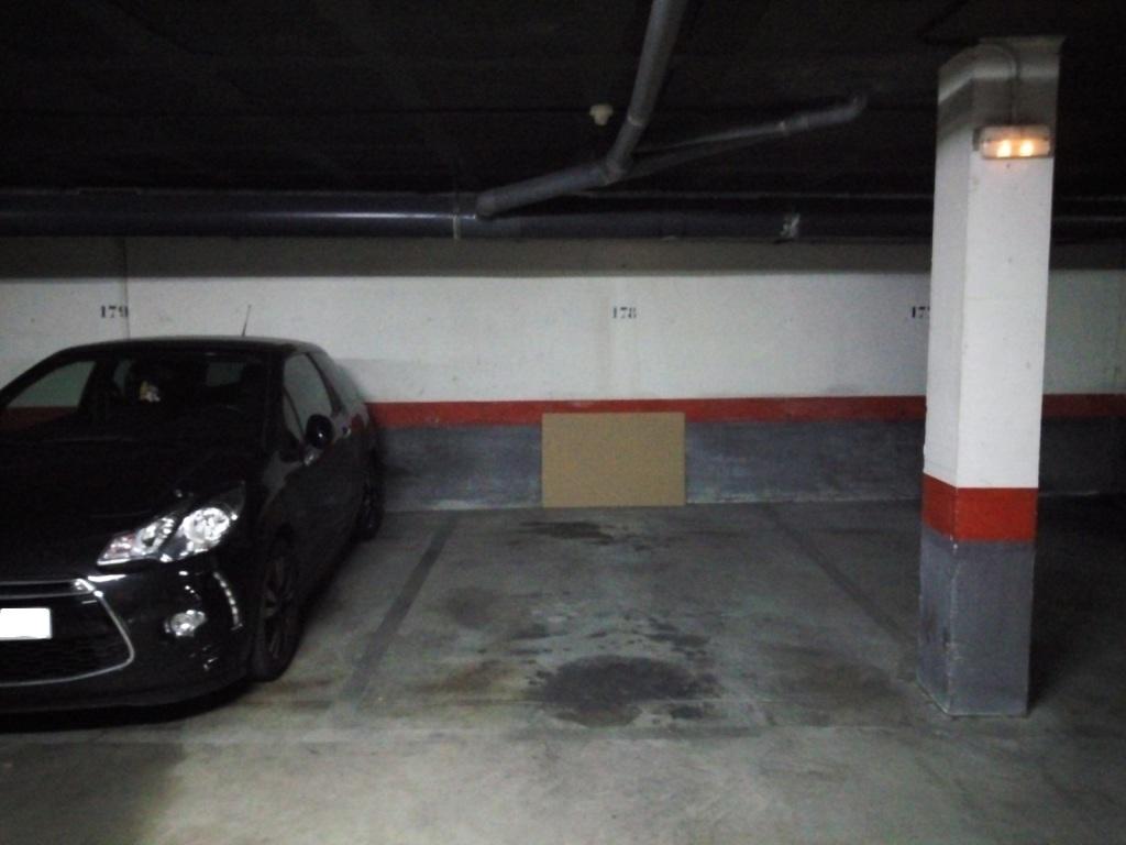 Plaza de parking en Barcelona Pamplona / Ramon Turró