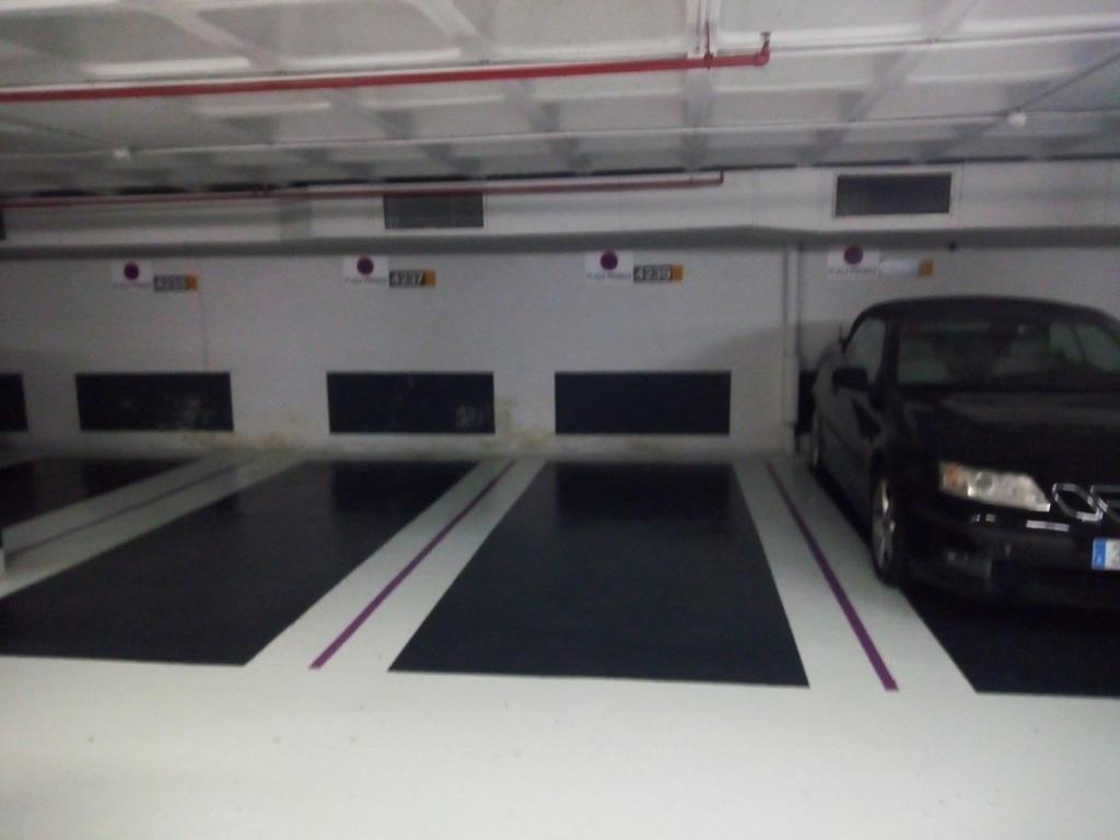 Plaza de parking en Barcelona Travsessera de Gracia / Casanova