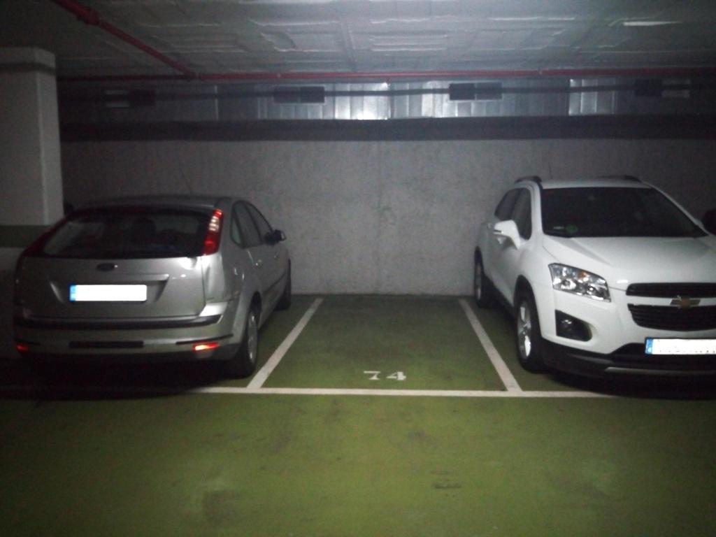 Plaza de parking en Hospitalet De Llobregat Passtage dels Salvadors / Clara Campoamor