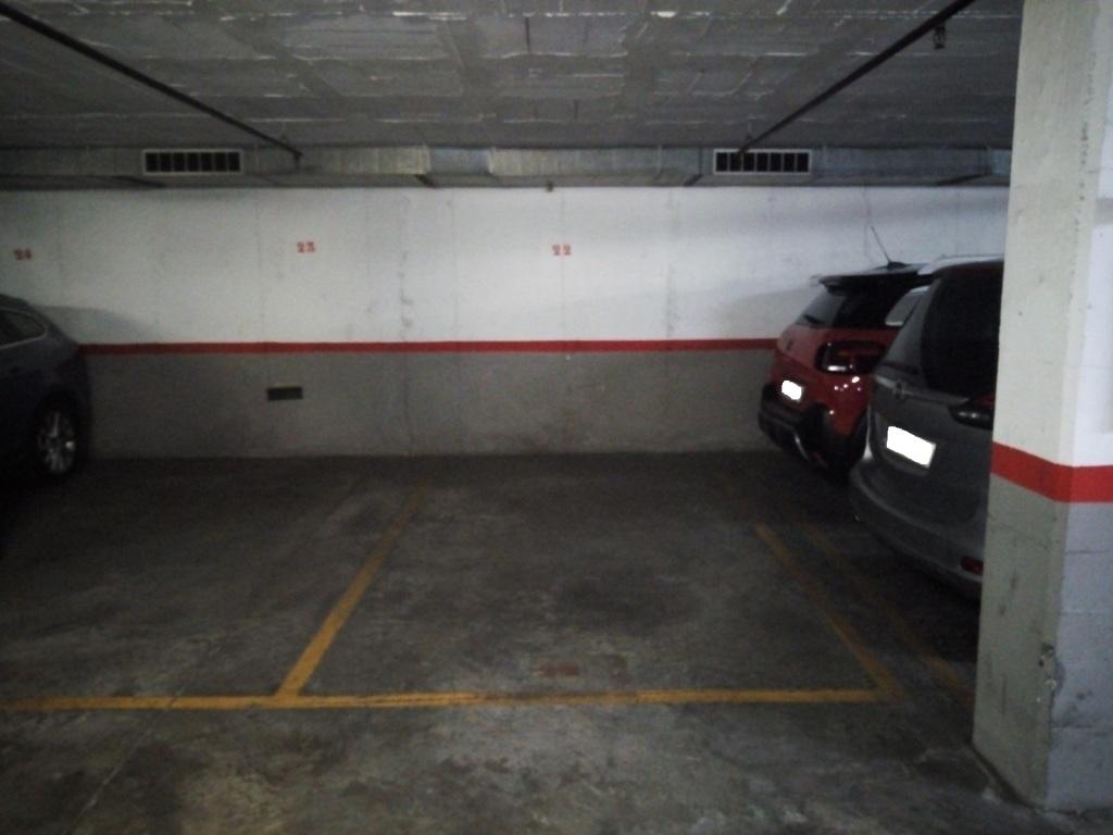 Plaza de parking en Barcelona Poblet / Carreter Collblanc