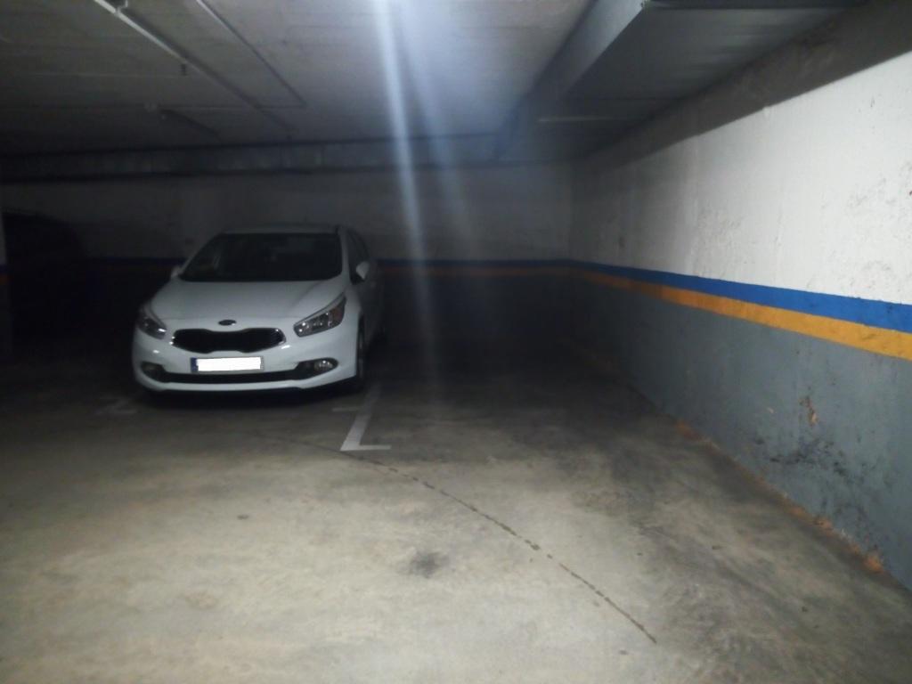 Plaza de parking en Barcelona Numancia / Robrenyo