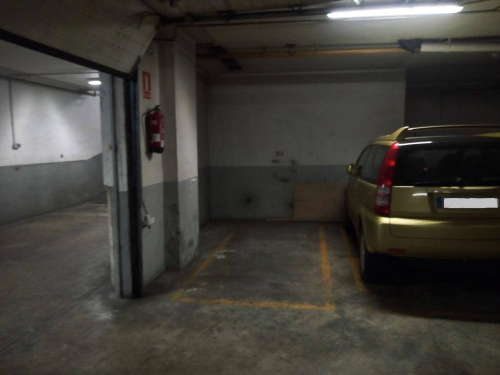 Plaza de parking en Barcelona Nàpols / Buenaventura Muñoz