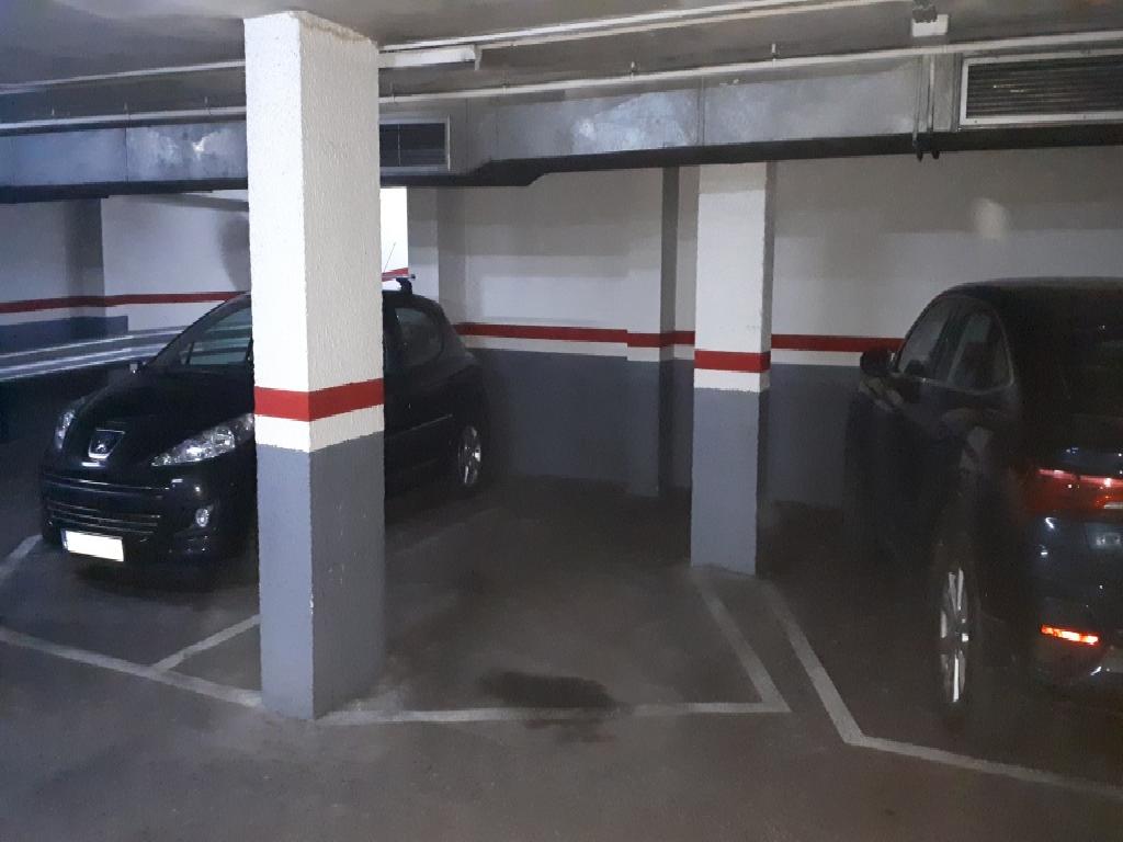 Plaza de parking en Barcelona Sardenya / Corsega