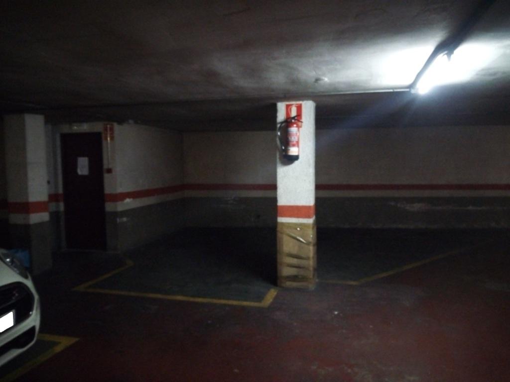 Plaza de parking en Barcelona Valles i Ribot / Garcilaso