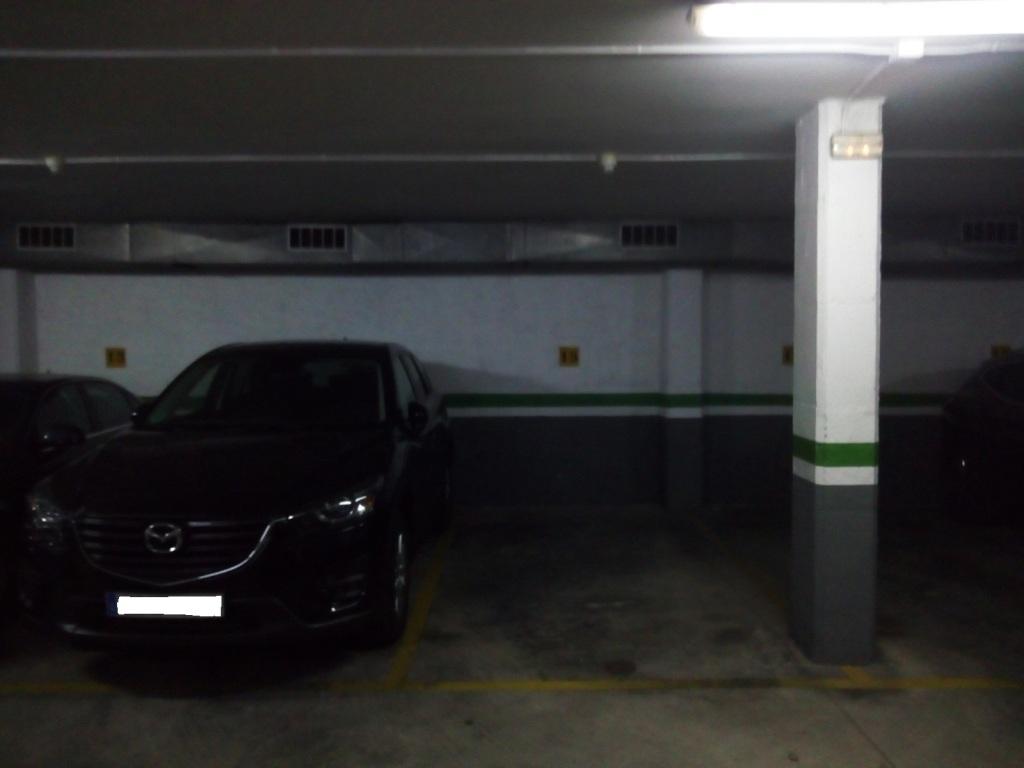Plaza de parking en Barcelona Paris / Muntaner