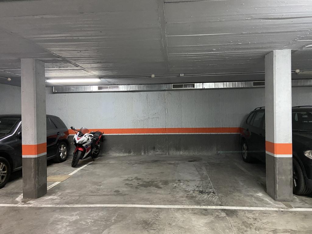 Plaza de parking en Esplugues De Llobregat 8 de Març / Avinguda Cornellà