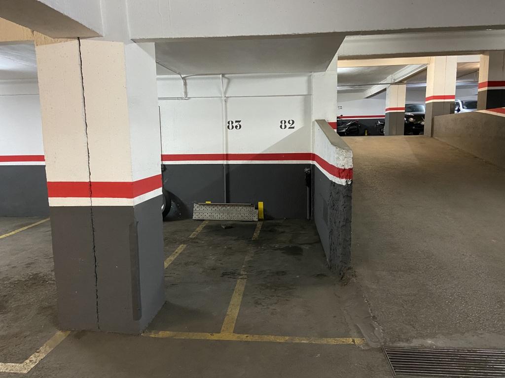 Plaza de parking en Barcelona Còrsega / Lepant