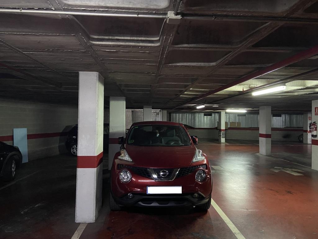 Plaza de parking en Barcelona Av Madrid / Jaume Roig