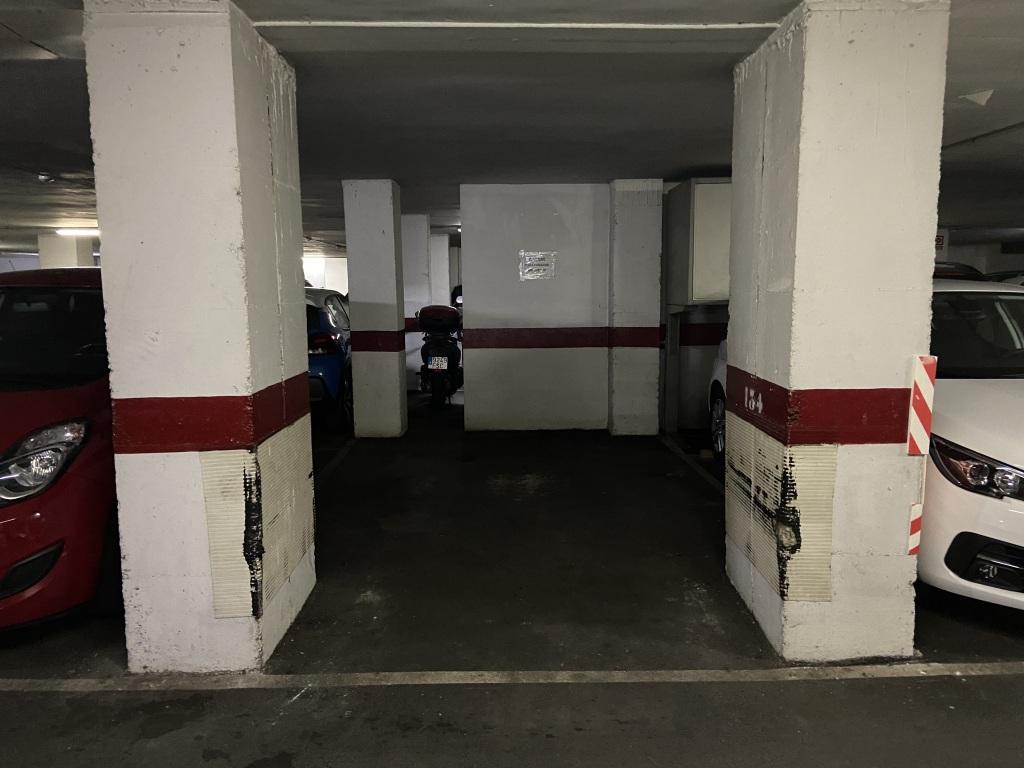 Plaza de parking en Hospitalet De Llobregat Av Carrilet / Miquel Romeu