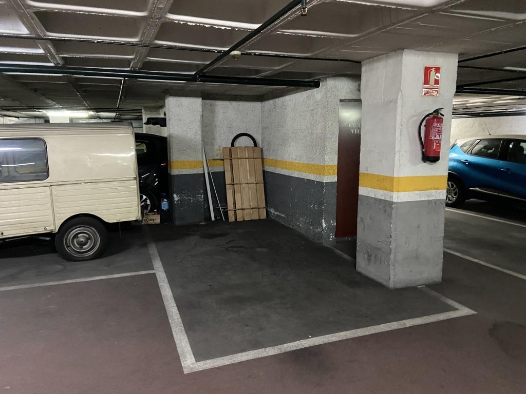 Plaza de parking en Barcelona Aragó / Marina