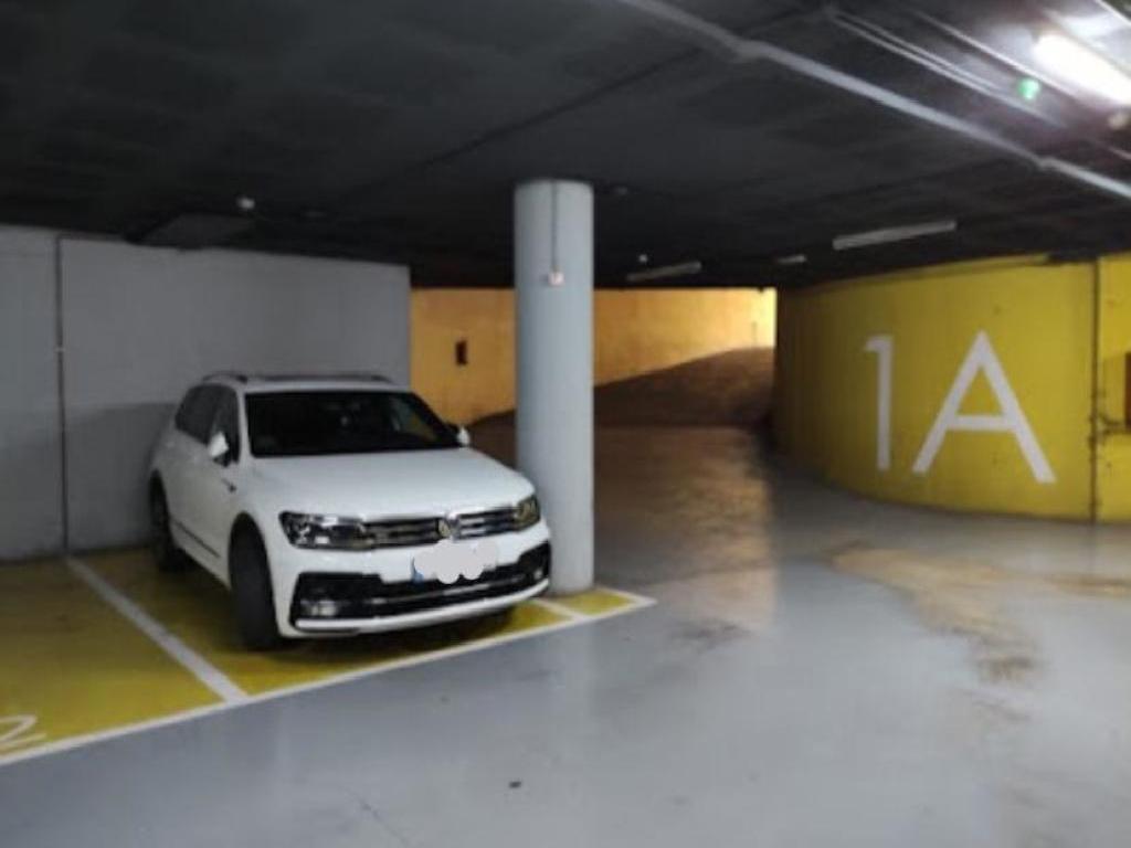 Plaza de parking en Sabadell Sallarès i Pla / Tres Creus