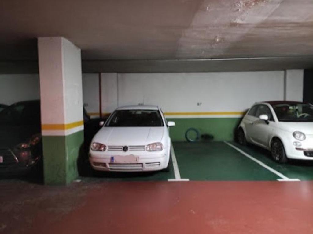 Plaza de parking en Sabadell Abat Escarré / Carrer del Pont