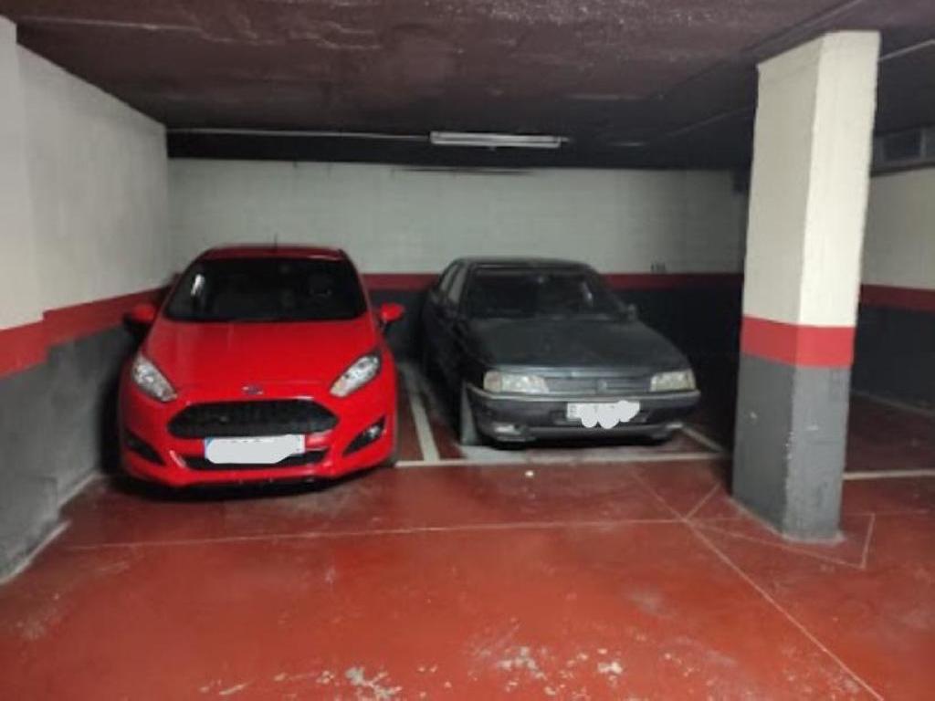 Plaza de parking en Sabadell Carrer de Salvany junto Plaça de Montserrat Roig