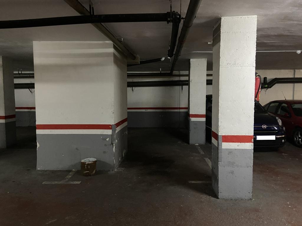Plaza de parking en Hospitalet De Llobregat en SANTA EULALIA  Santa Eulalia