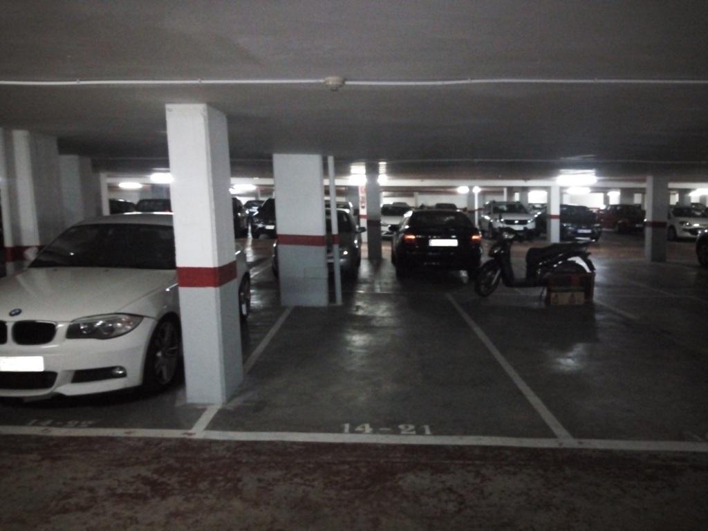 Plaza de parking en Barcelona Benet Mateu / Francesc Carbonell