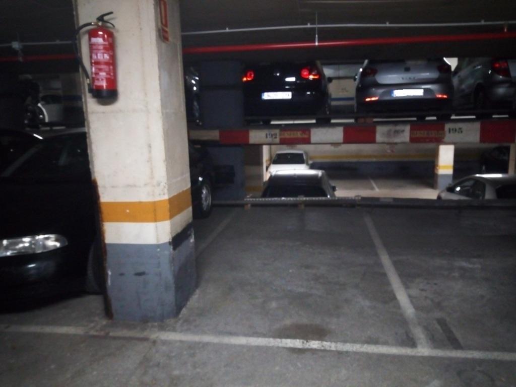 Plaza de parking en Barcelona Travessera de les Corts / Galileu