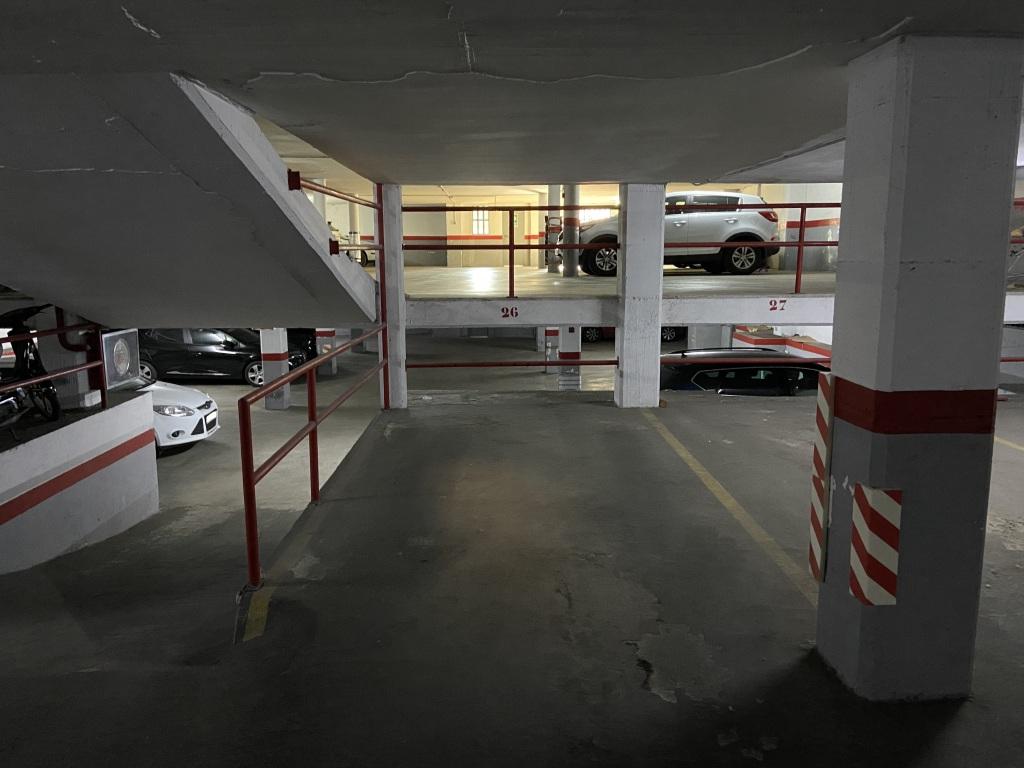 Plaza de parking en Esplugues De Llobregat en LA PLANA  Maestro Juan Corrales