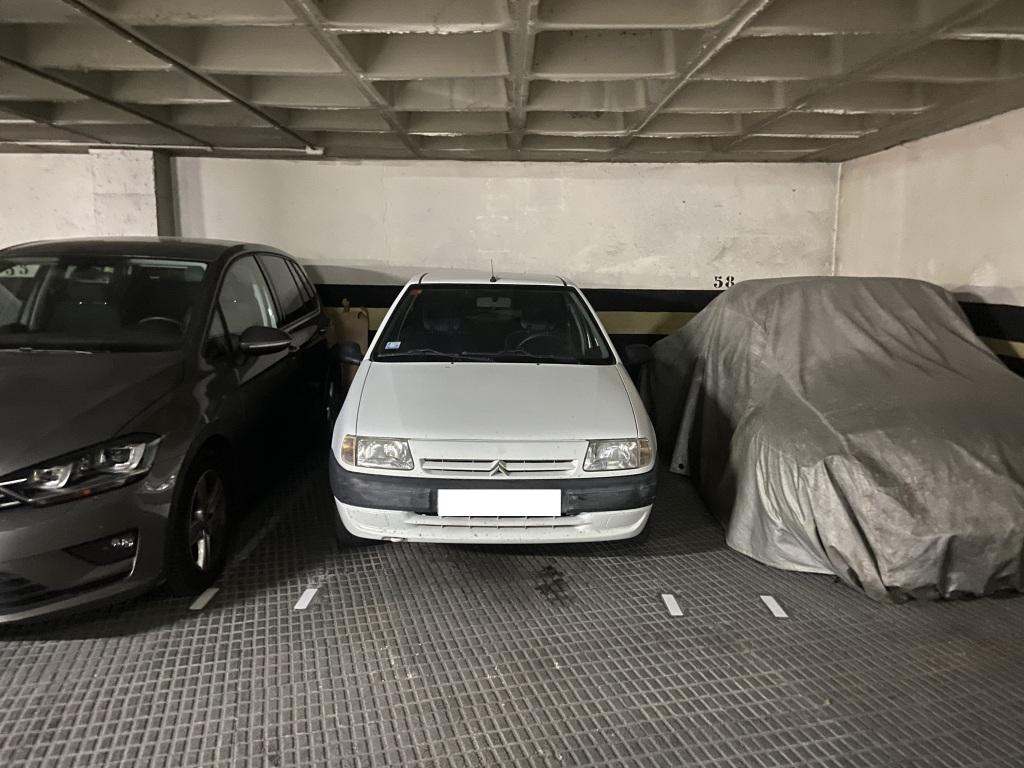 Plaza de parking en Barcelona Roger de flor / Almogàvers