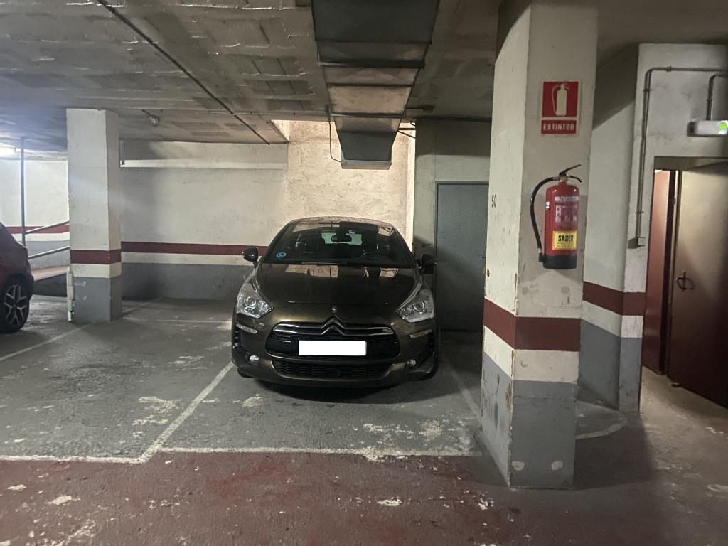 Plaza de parking en Barcelona Petrarca / Duero