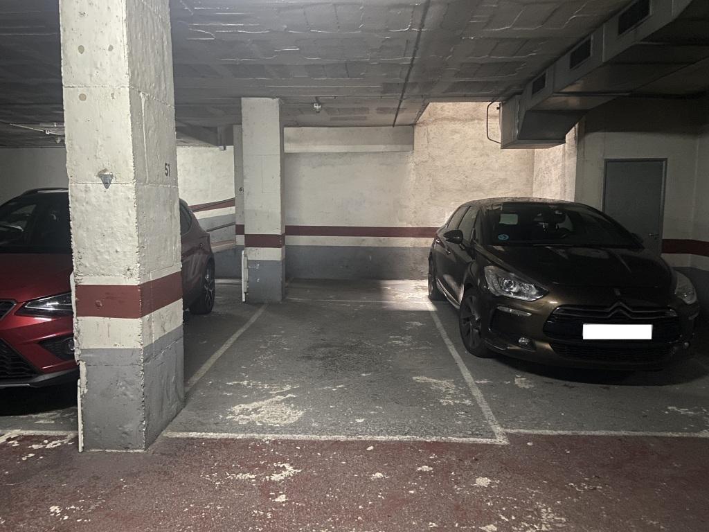 Plaza de parking en Barcelona Petrarca / Duero