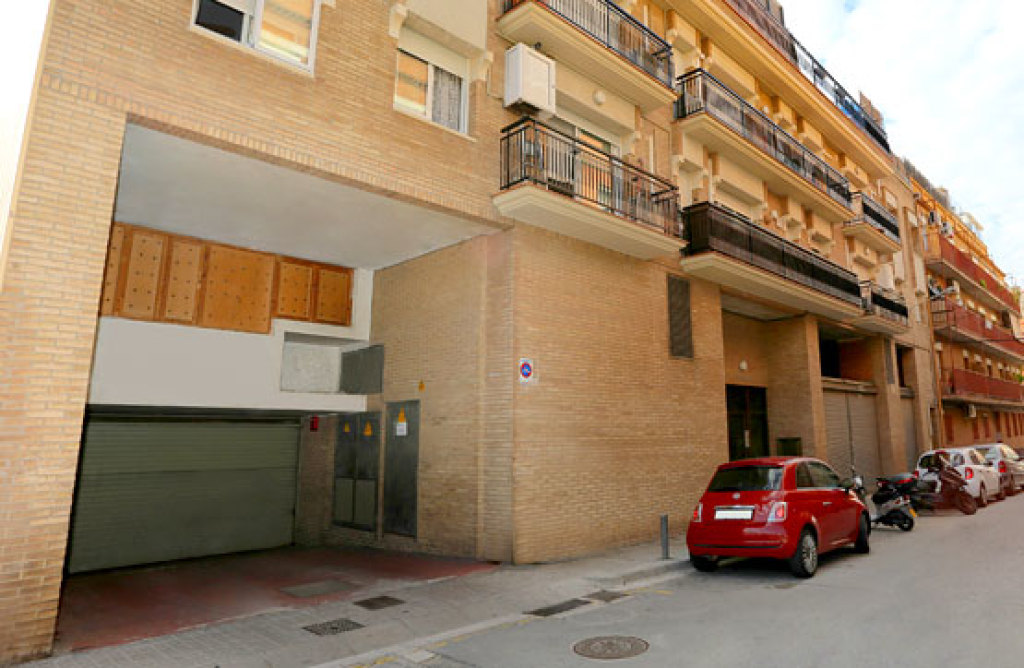 Plaza de garaje en venta en Barcelona Badalona