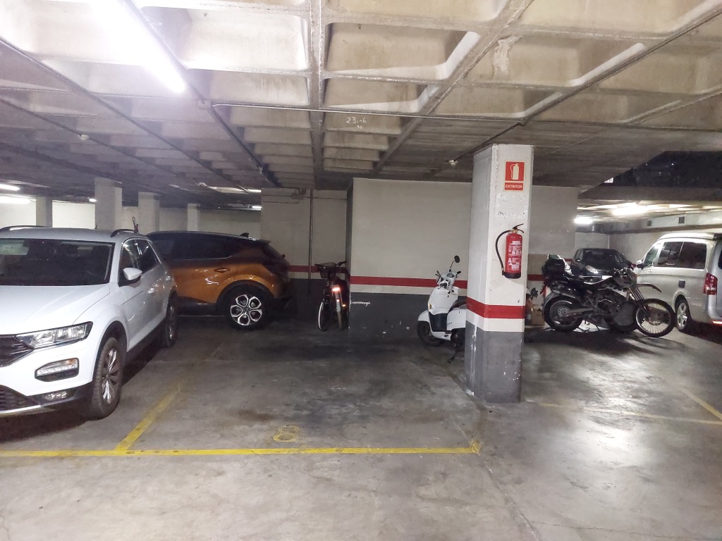 Plaza de garaje en Alquiler en Barcelona en LA NOVA ESQUERRA DE L EIXAMPLE Carrer Valencia